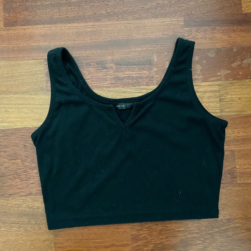 SHEIN Ribbed V Cut Out Front Crop Top